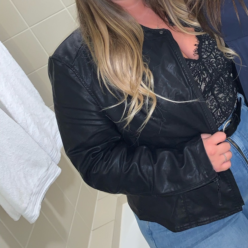 Leather jacket - Picture 3 of 3